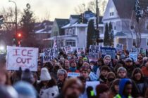 Demonstration in Minneapolis im US-Bundesstaat Minnesota gegen die Einwanderungs- und Zollbehörde ICE, nachdem ein ICE-Beamter die 37-jährige Renée Good erschossen hatte (7. Januar 2026).